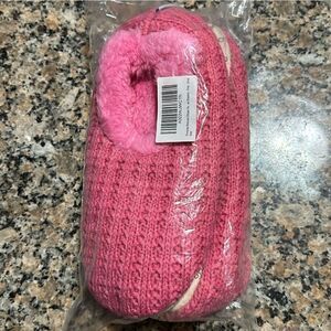 Snoozies Keep Me in Stitches Fuzzy House Slipper Socks Size Small 5-6